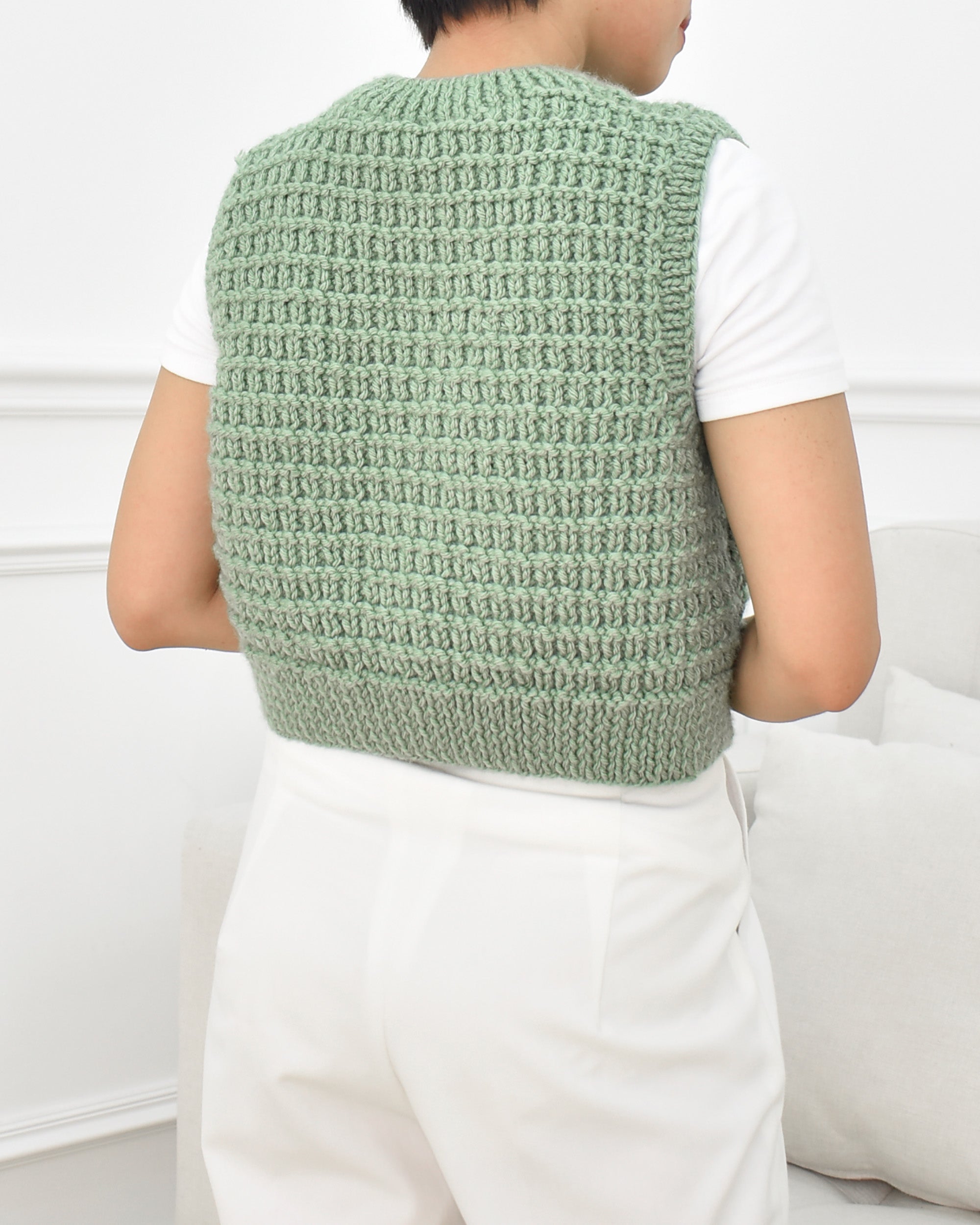 Vest No.14 | Easy knitting chunky vest pattern – Daisy & Peace