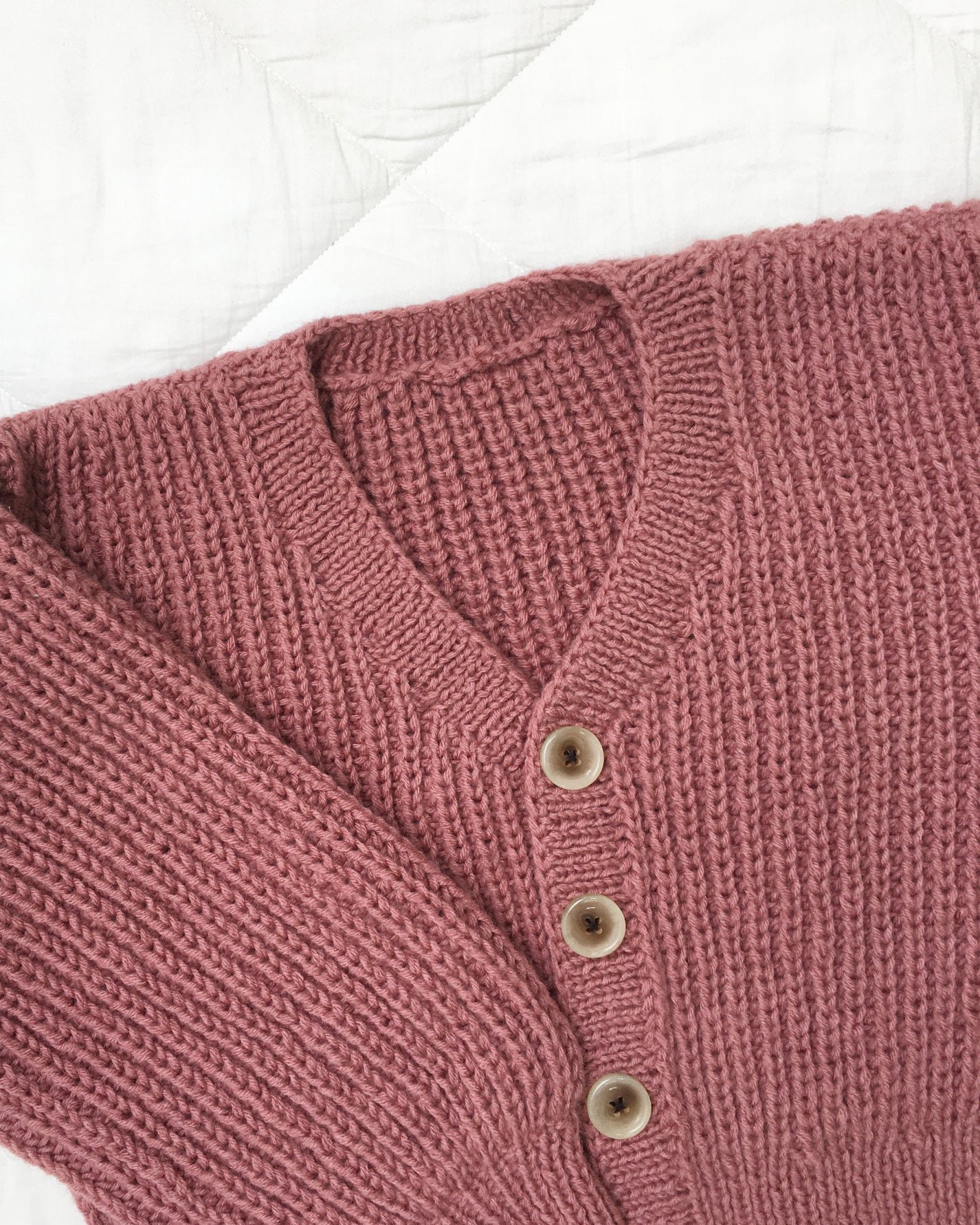 Cardigan No.17 | Knitting chunky sweater pattern – Daisy & Peace